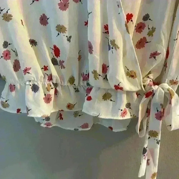 NWT SIENNA SKY FLORAL BLOUSE - Picture 2 of 5